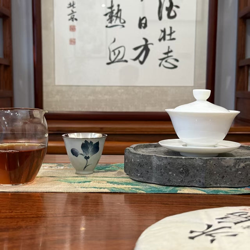 Brewing 2018 Bingdao Ancient Tree Pu’er Tea Cake at Chinese Tea Group