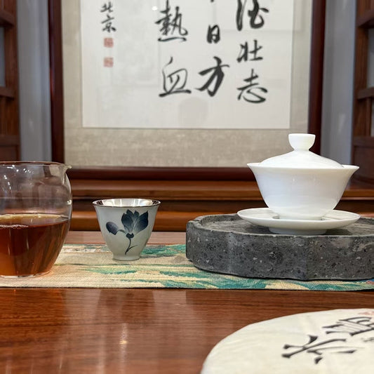 Brewing 2018 Bingdao Ancient Tree Pu’er Tea Cake at Chinese Tea Group