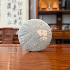 2017 Ming Qian Raw Pu'er Tea Cake In Tea House