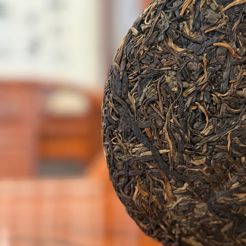 2017 Xigui "Gu Yun" Raw Pu'er Tea Cake Leaf Detail