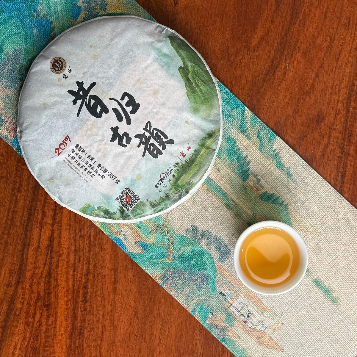 2017 Xigui "Gu Yun" Raw Pu'er Tea Cake Sample With Tea