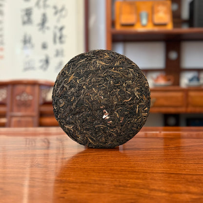 2017 Xigui 'Gu Yun' Raw (Sheng) Pu'er Tea Cake Served in Traditional Tea Room