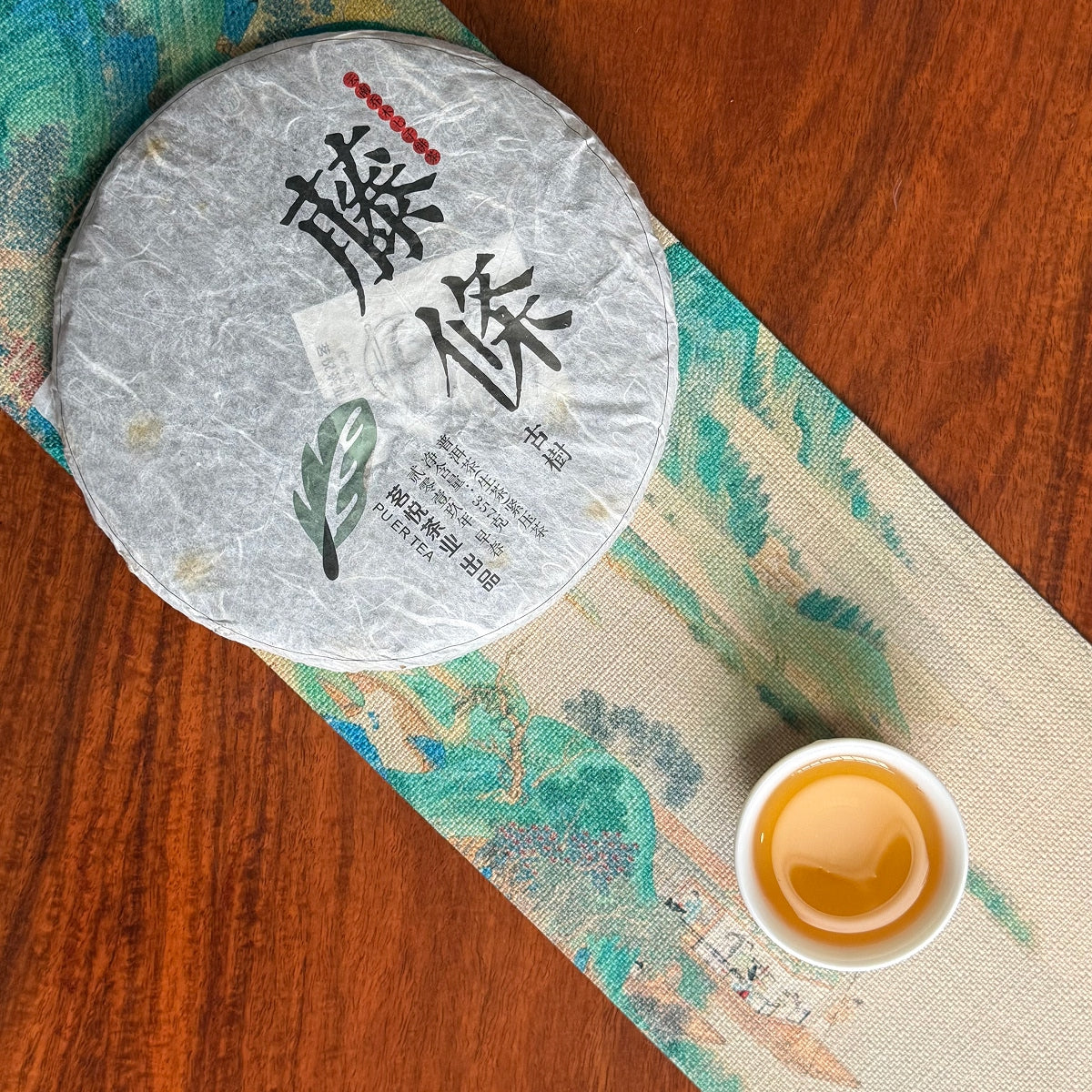 2019 Teng Tiao Raw Pu-erh Tea Cake with Its Brewed Tea