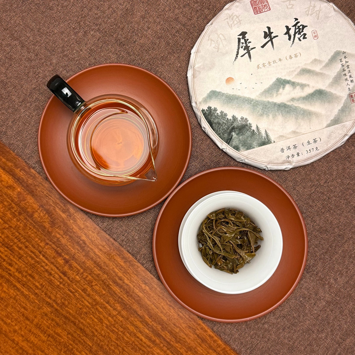 Infused leaves and tea liquor of the 2019 Xi Niu Tang Ancient Tree Raw Pu-erh Tea Cake