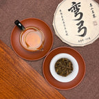 2020 Wan Gong Raw Pu-erh Tea Cake tea liquor and infused leaves