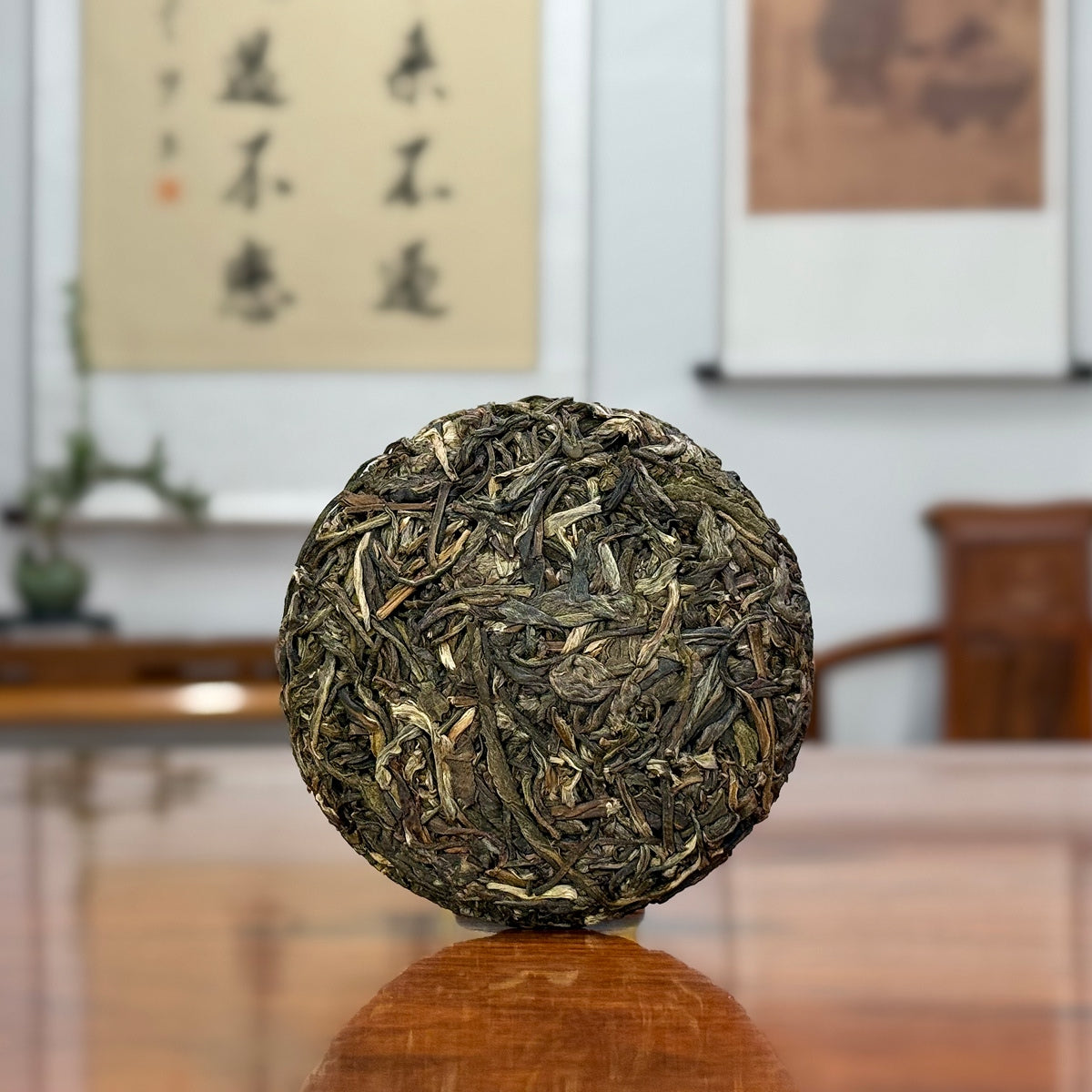 2026 Bulang Mountain Raw Pu-erh Tea Cake, close-up of premium Yunnan tea leaf texture