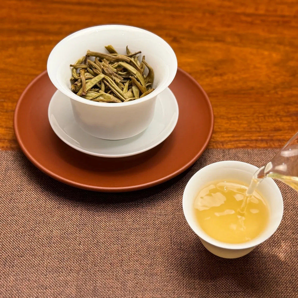 2026 Yunnan Yue Guang Bai White Tea Cake (Moonlight White) bright golden tea liquor after brewing