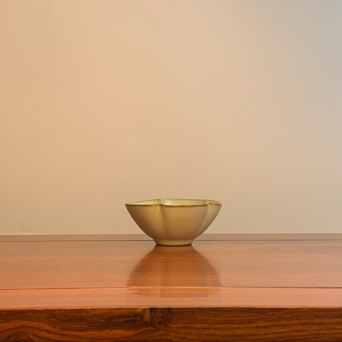Petal-Shaped Porcelain Single GongFu Tea Cup 2