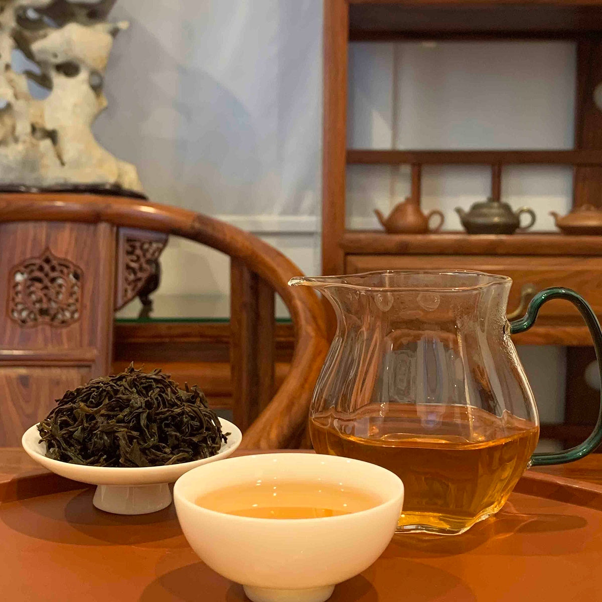 Phoenix Dancong Oolong Tea Bags Brewed and Displayed in a Traditional Tea Room
