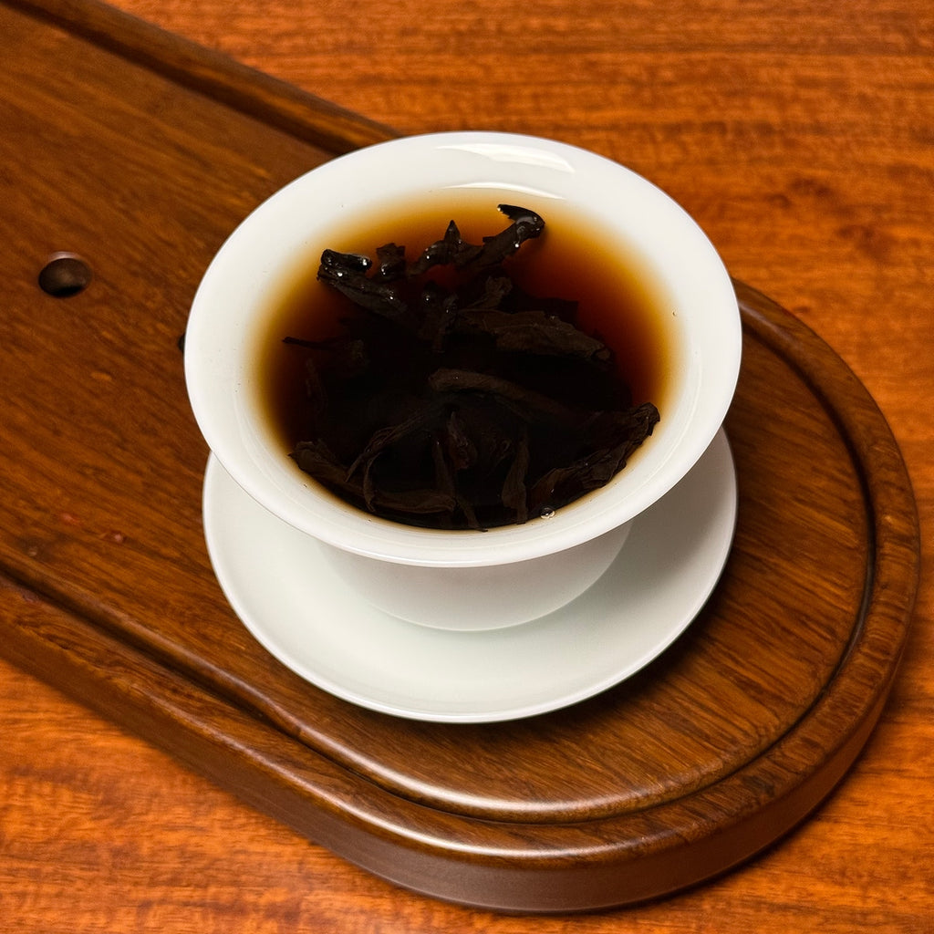 Da Hong Pao Oolong Tea (Big Red Robe) Gongfu brewing showing traditional Chinese tea art