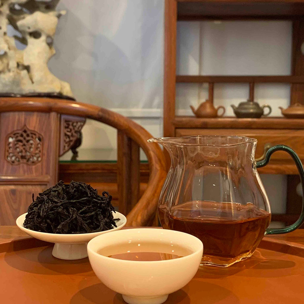 Brewed tea and leaves of Oolong Gongfu Tea Sachets Da Hong Pao, highlighting rich aroma and flavor