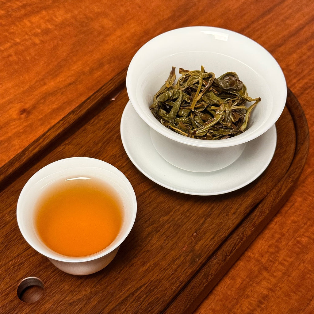 Dan Cong Oolong Tea Da Wu Ye (Big Dark Leaf) - Phoenix Mountain brewed tea liquor golden color