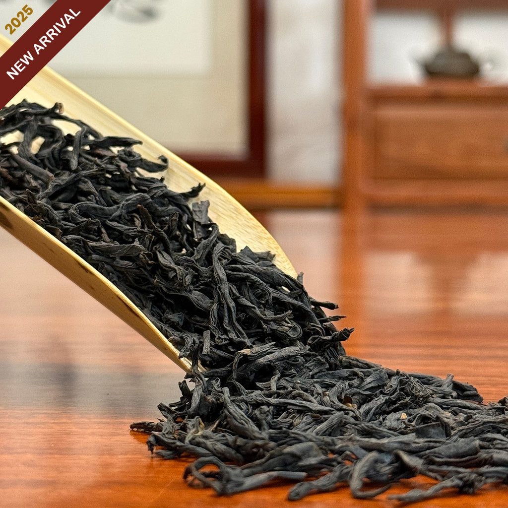 Dry leaves of Lapsang Souchong Black Tea (Zheng Shan Xiao Zhong), showing smoked aroma