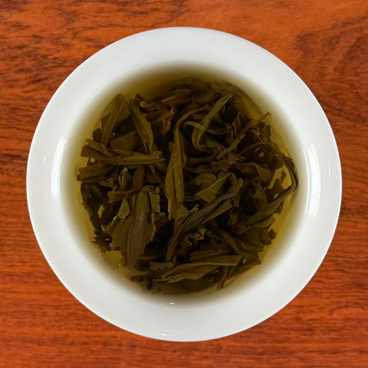 Loose Leaf Raw Pu-erh Tea 2022 Bing Dao sample brewing in a traditional tea house