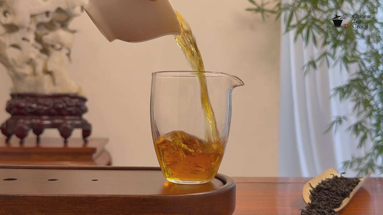 Keemun Xiang Luo Black Tea (Fragrant Spiral) real tea video showing authentic brewed liquor color