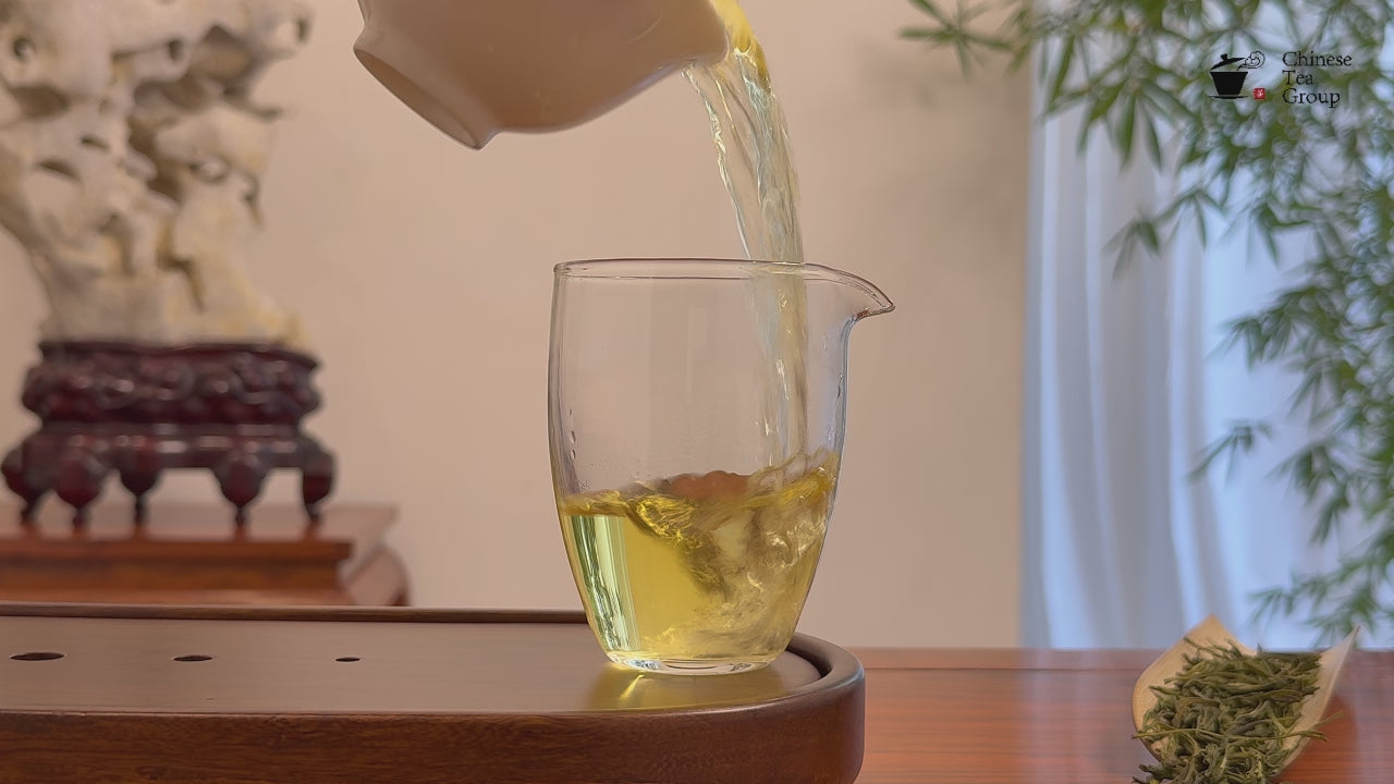 Anji Bai Cha Green Tea (Anji White Tea) real tea video showing authentic brewed tea liquor