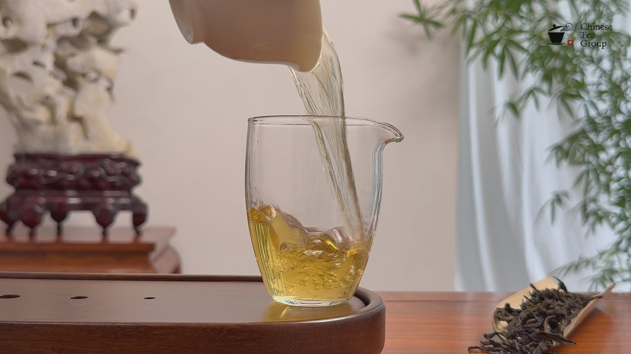 Oolong Tea Mi Lan Xiang Dan Cong (Honey Orchid Aroma) real brewing video showing authentic tea liquor color
