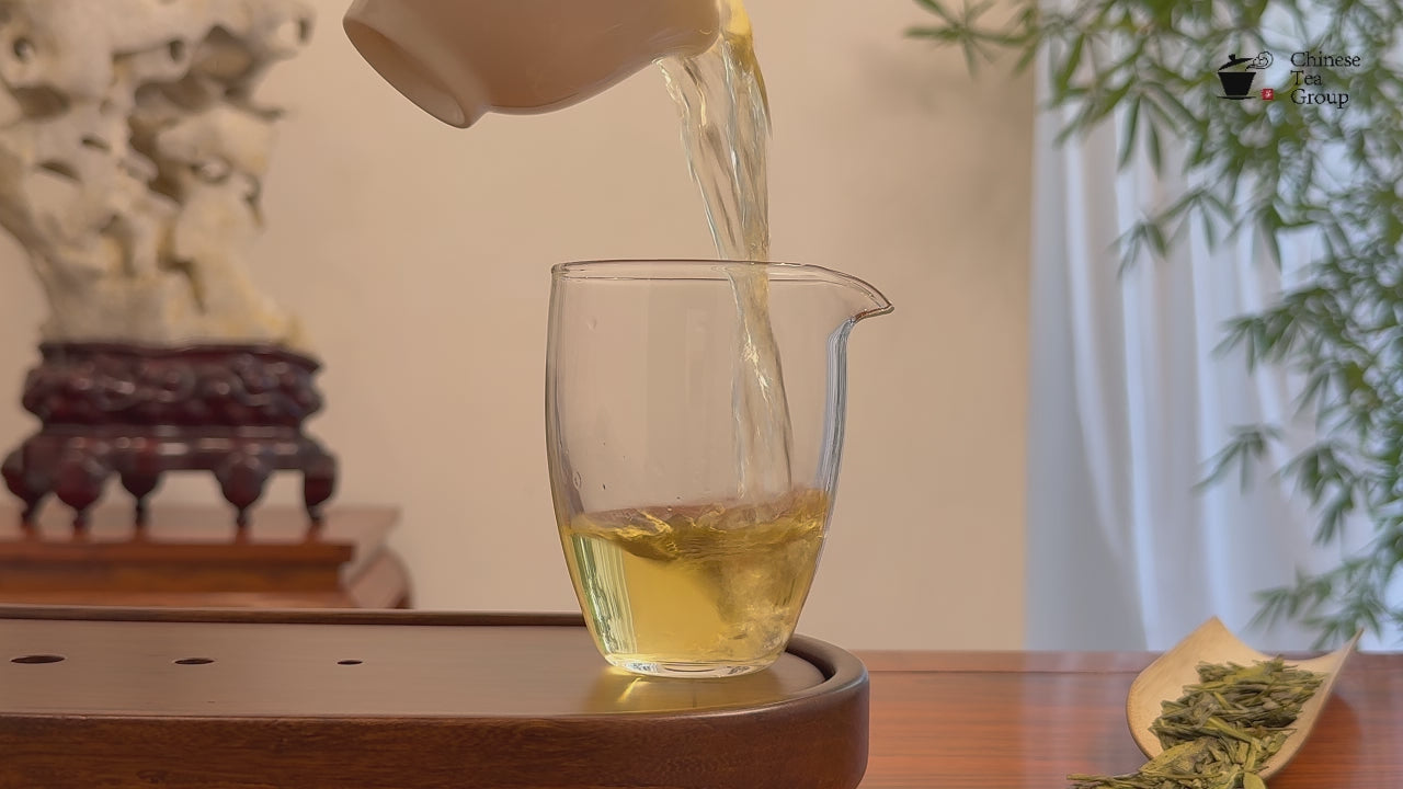 Long Jing Green Tea (Dragon Well) real tea video showing authentic brewed tea liquor