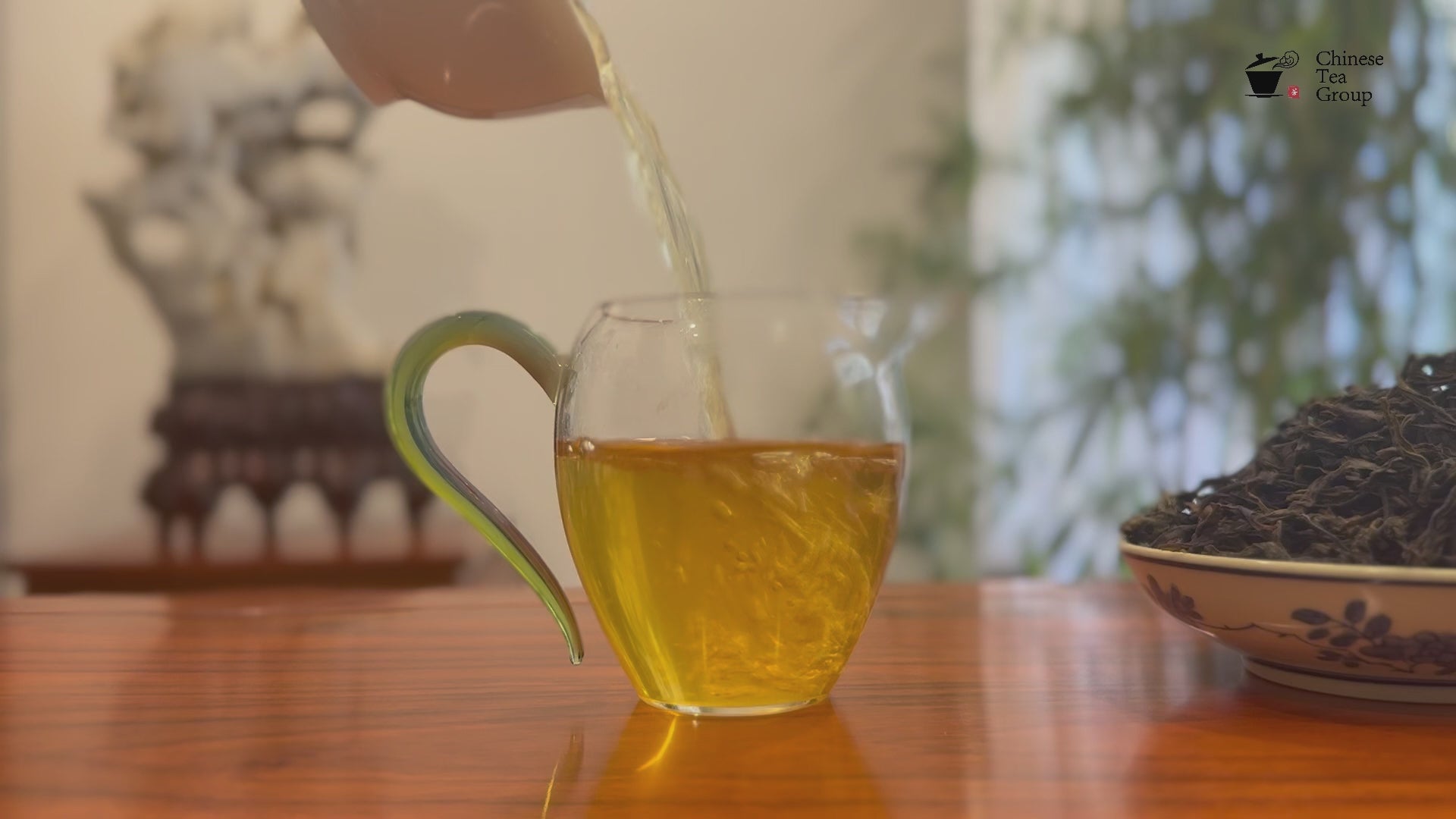 Freshly brewed Ya Shi Xiang Phoenix Dan Cong Oolong Tea (Duck Shit Aroma) tea liquor at Chinese Tea Group