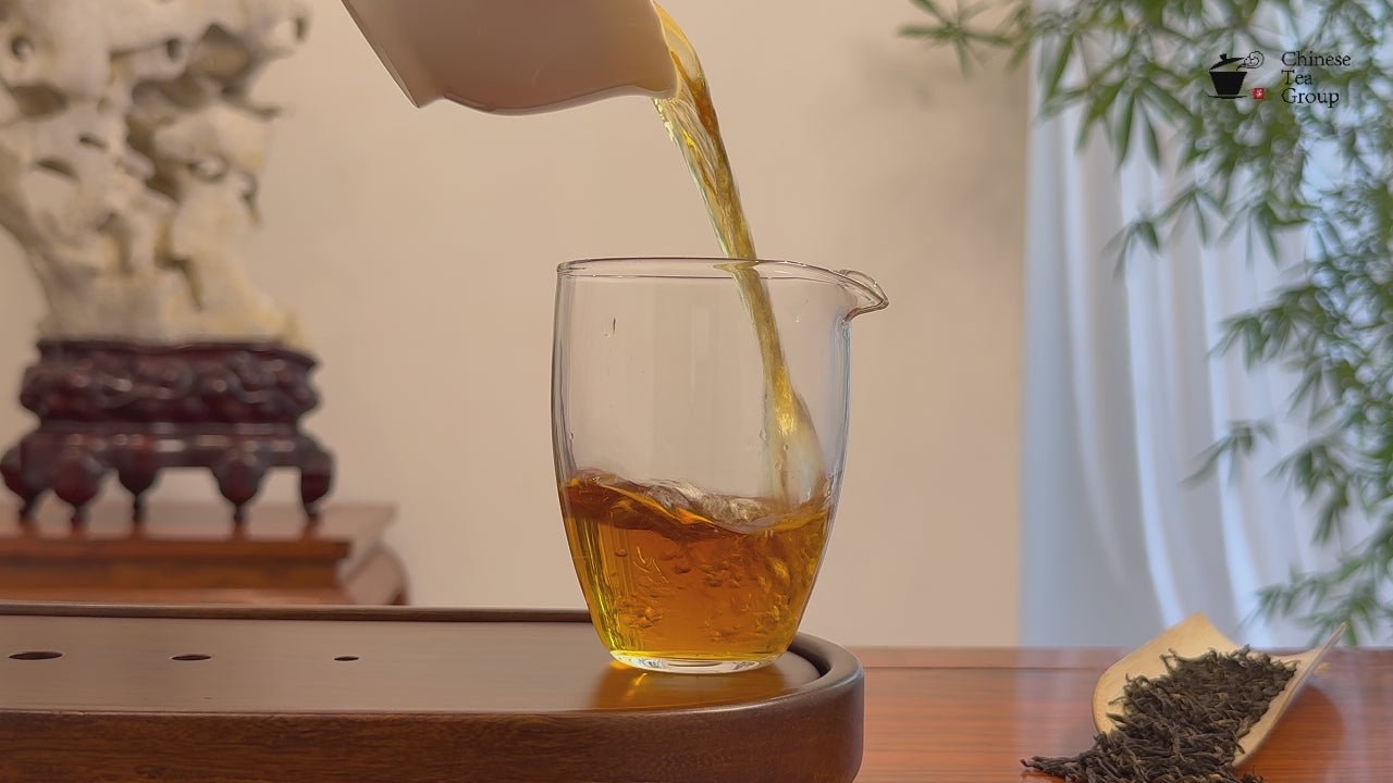 Jin Jun Mei Black Tea (Golden Eyebrow) real tea video showing authentic liquor color and texture