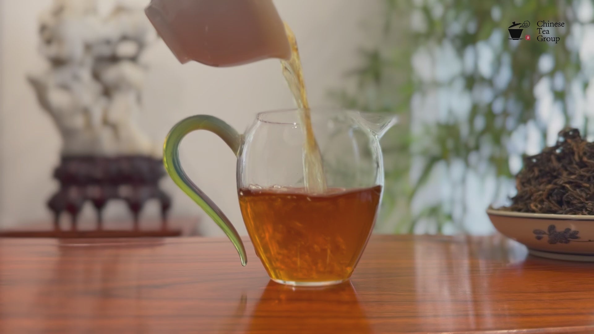 Video showcasing the rich tea liquor of Spring Harvest Yunnan Black Tea (Dian Hong)