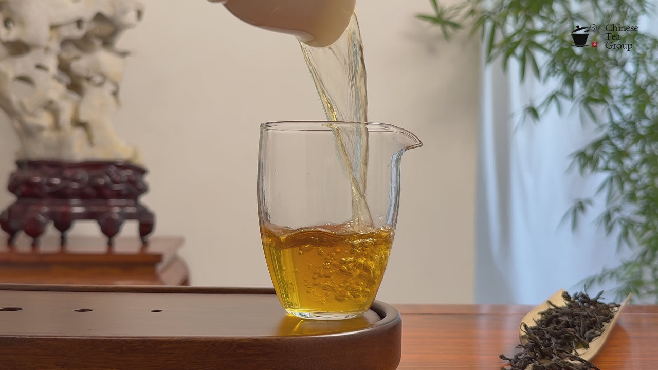Phoenix Oolong Tea Dan Cong Huang Zhi Xiang (Yellow Branch Aroma) real tea video showing true liquor color