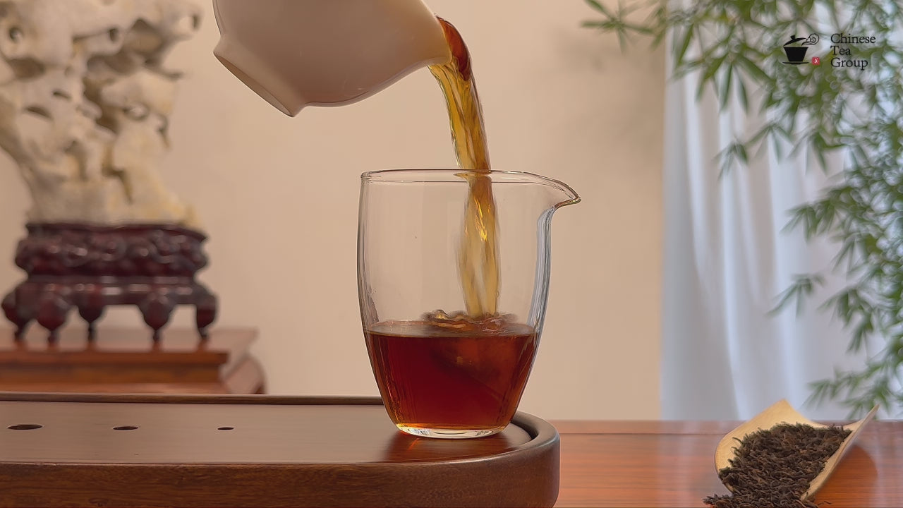 Video showcasing the rich tea liquor of Loose Leaf Shou Pu-erh Tea, 2012 Imperial Grade