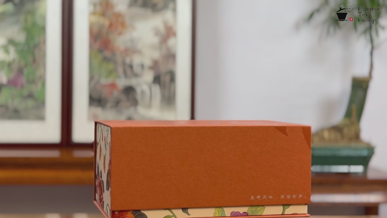 Packaging video of White Tea Gift Box – Bai Hao Yin Zhen (Silver Needle), showing detailed gift box design