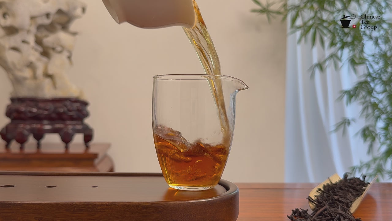 Da Hong Pao Oolong Tea (Big Red Robe) real tea video showing authentic liquor color
