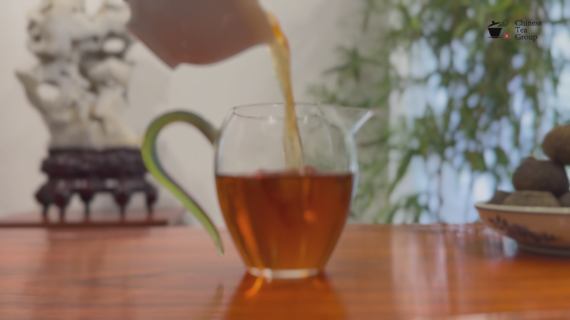 Pouring Aged Tangerine Pu-erh Tea – 2021 tea liquor