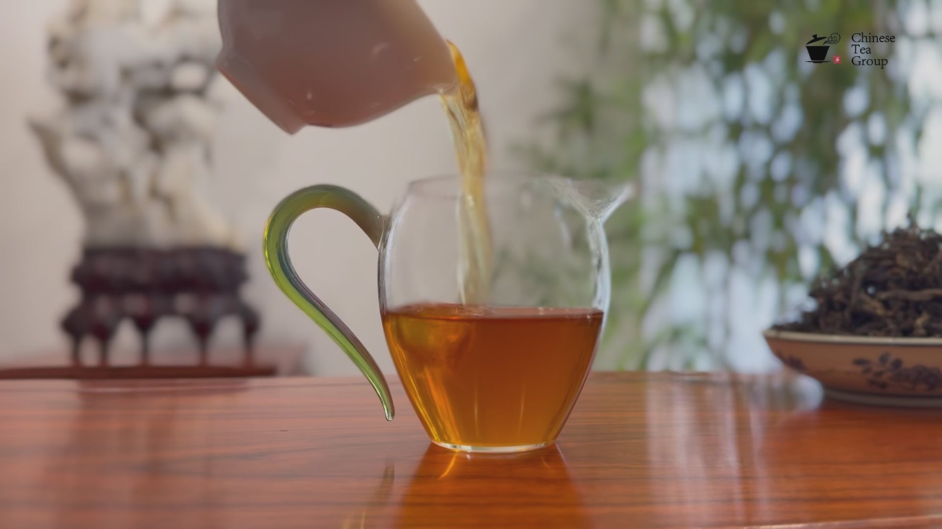 Video showcasing the rich tea liquor of Chinese Handcrafted Black Tea - Tongmuguan