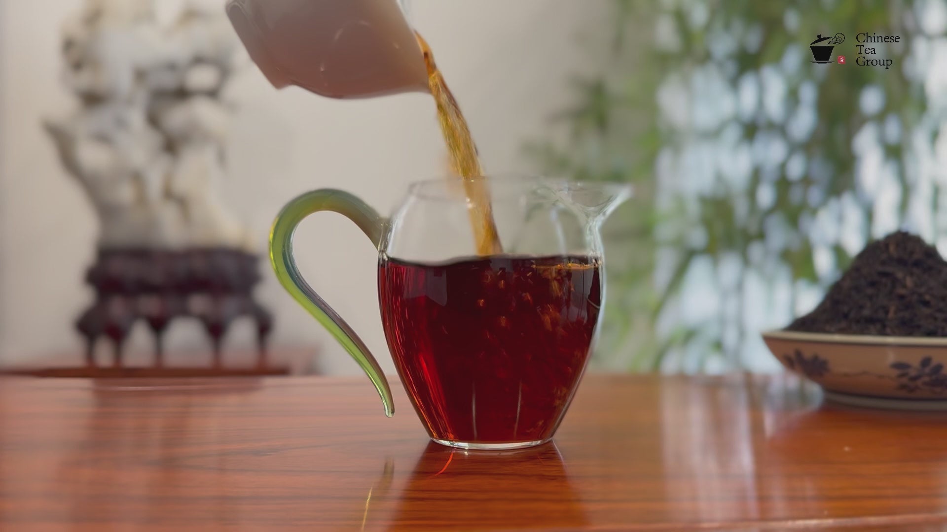Video showcasing the rich tea liquor of Loose Leaf Ripe Pu’er Tea 2019
