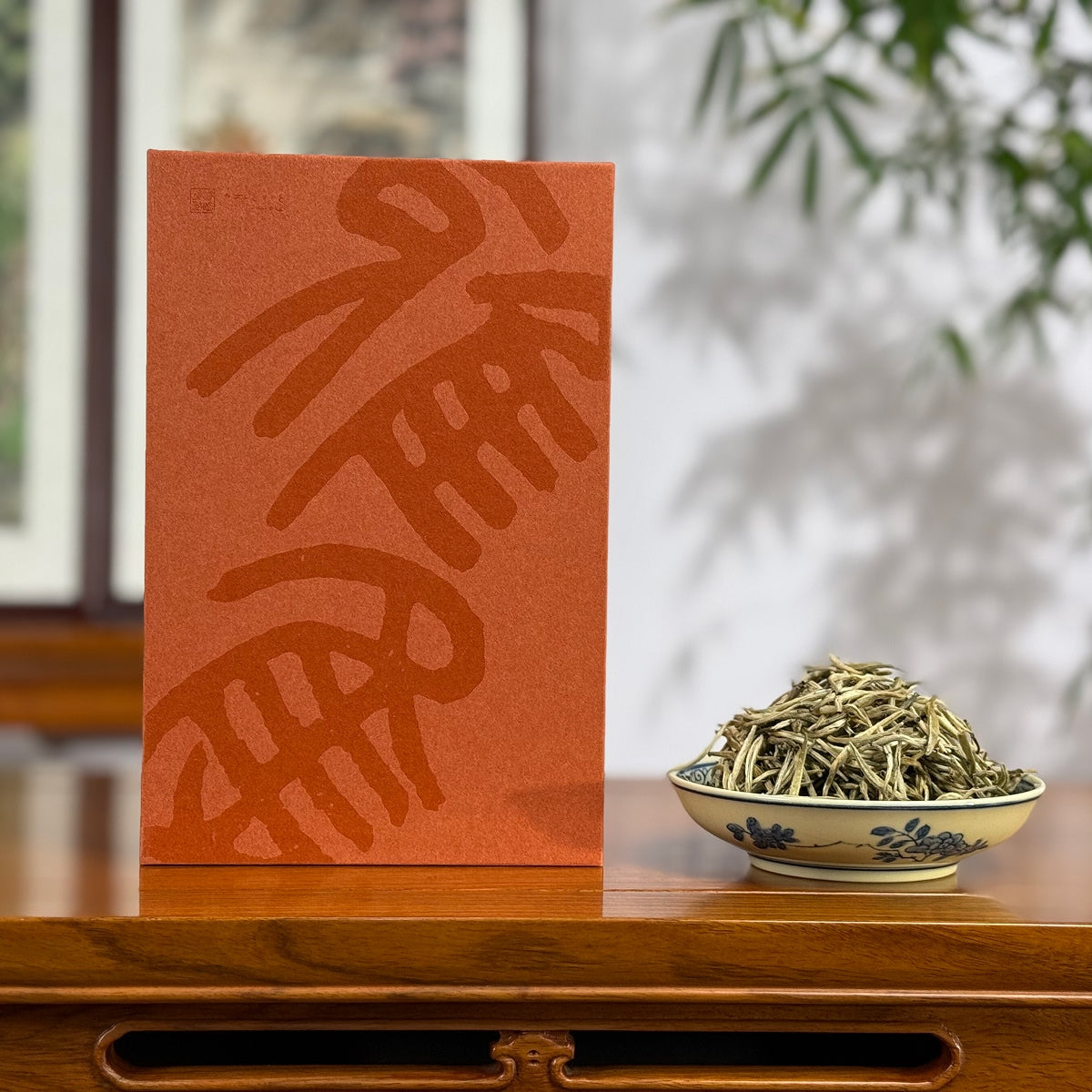 White Tea Gift Box – Bai Hao Yin Zhen showing gift packaging and tea contents