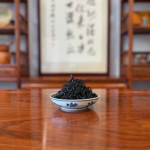 Gongfu tea ceremony featuring Ya Shi Xiang (Duck Shit Aroma) oolong in a Chinese tea house