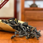 Ya Shi Xiang Dan Cong Tea (Duck Shit Aroma) dry leaf close-up showing intact shape and color