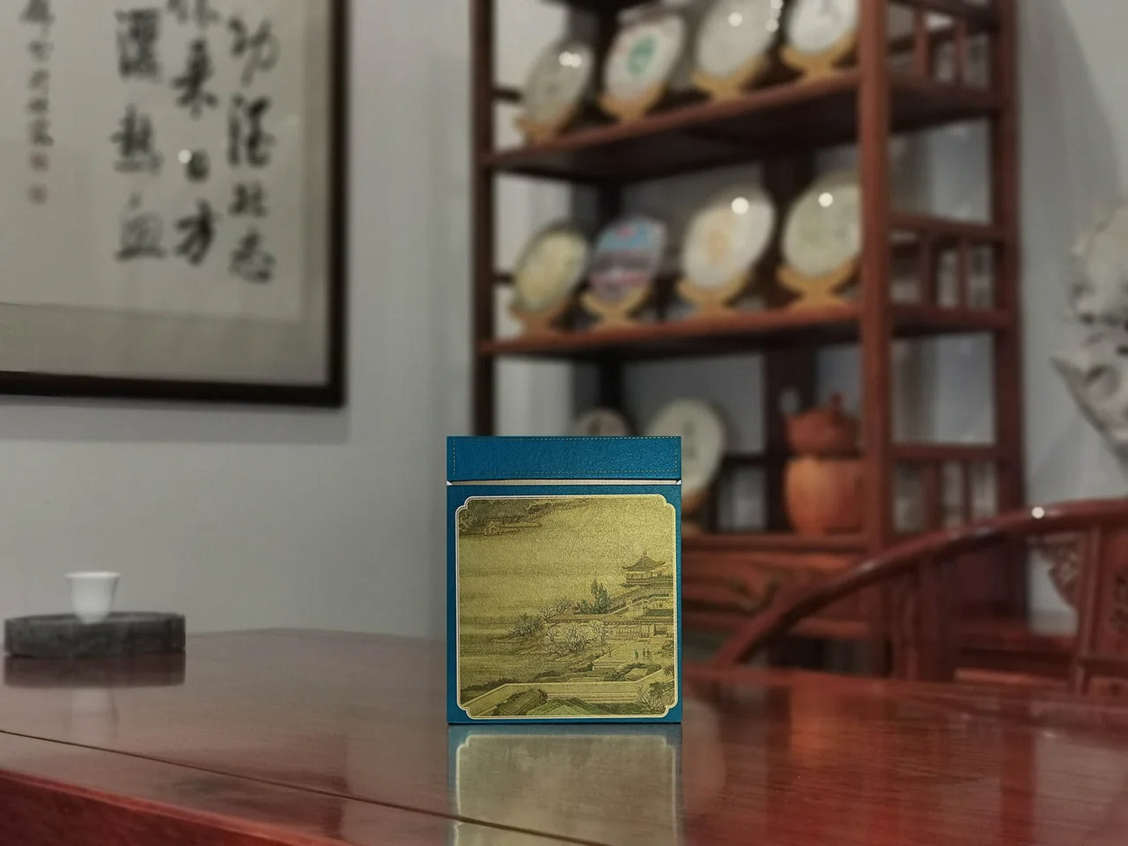 Yunnan Loose Leaf Raw Pu-erh Tea Gift Box – 2017 Aged on traditional teahouse table